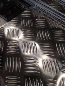 Introducción al patrón de la placa de aluminio estampado.